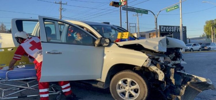 Accidente automovilístico deja a conductor herido de gravedad en Saltillo