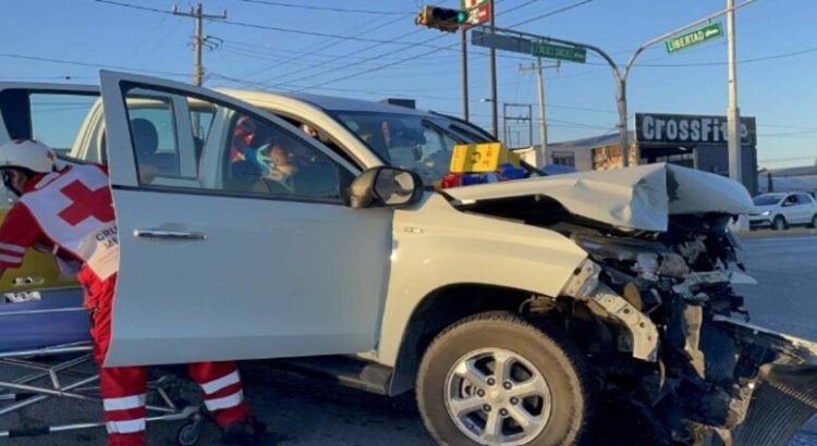 Accidente automovilístico deja a conductor herido de gravedad en Saltillo