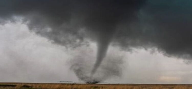 Se genera una alertan por posible tornado, caída de granizo y fuertes lluvias en Coahuila