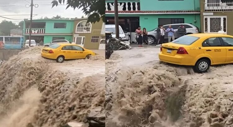 Un taxi es arrastrado y queda a punto de caer en las ‘cataratas’ de Saltillo