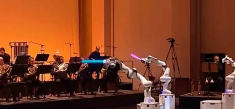 Robot con tres brazos dirige orquesta alemana