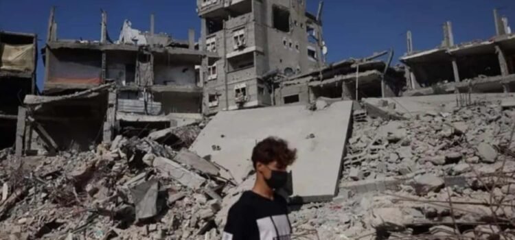 Miles de palestinos regresan a Gaza en medio de la tregua entre Israel y Hamás