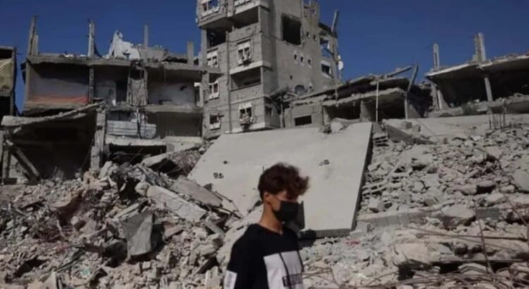 Miles de palestinos regresan a Gaza en medio de la tregua entre Israel y Hamás