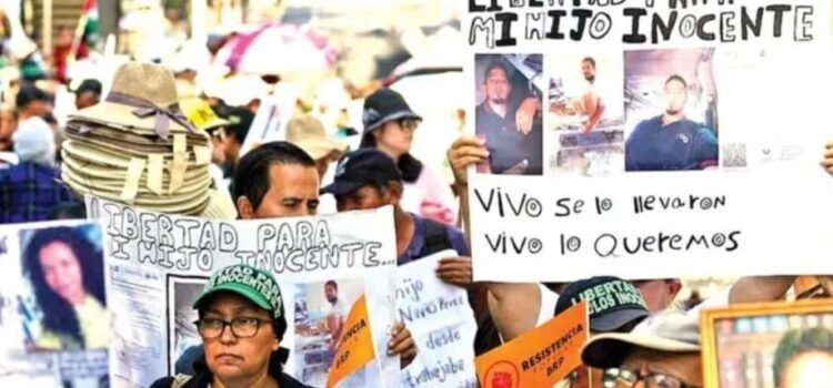 Salvadoreños exigen a Bukele liberar a inocentes