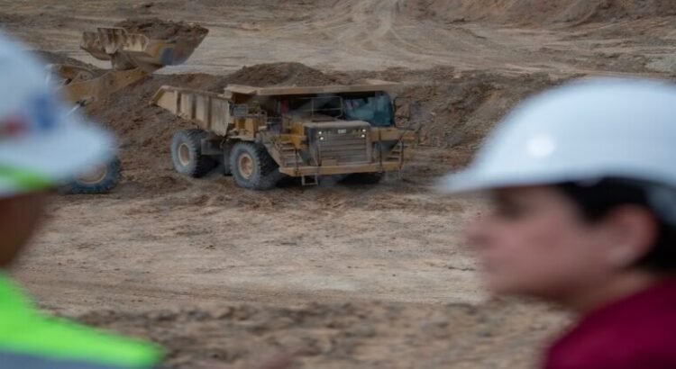 Los mineros sobrevivientes de ‘El Pinabete’ demandan al Gobierno Federal exigiendo indemnización