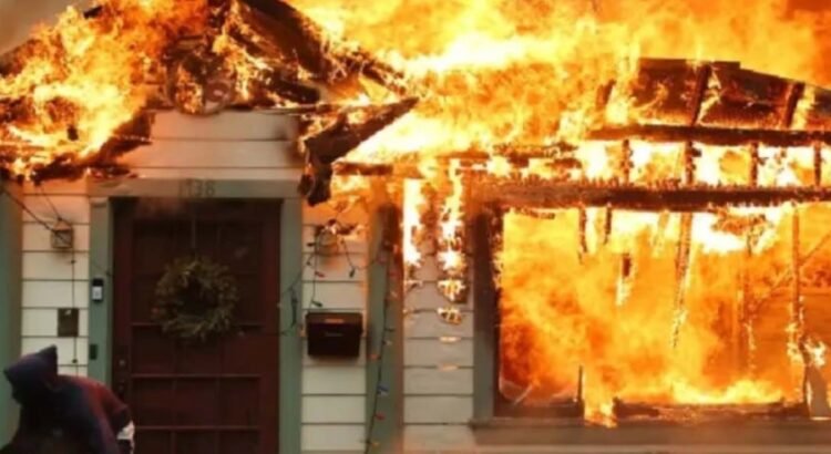 Destituyen a jefa de bomberos tras incendios en Los Angeles