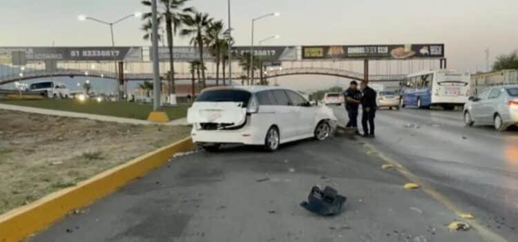 Se queda sin motor a  un distraído conductor tras estamparse contra tráiler, en la carretera Monterrey-Saltillo