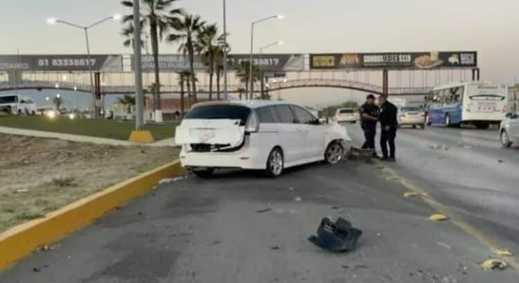 Se queda sin motor a  un distraído conductor tras estamparse contra tráiler, en la carretera Monterrey-Saltillo
