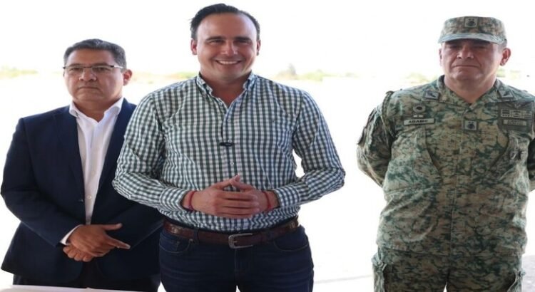 El gobernador del estado de Coahuila supervisa terreno para la nueva clínica en Saltillo