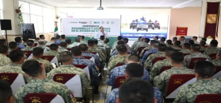 El gobernador Manolo Jiménez comparte el Modelo Coahuila de seguridad con la Escuela Superior de Guerra