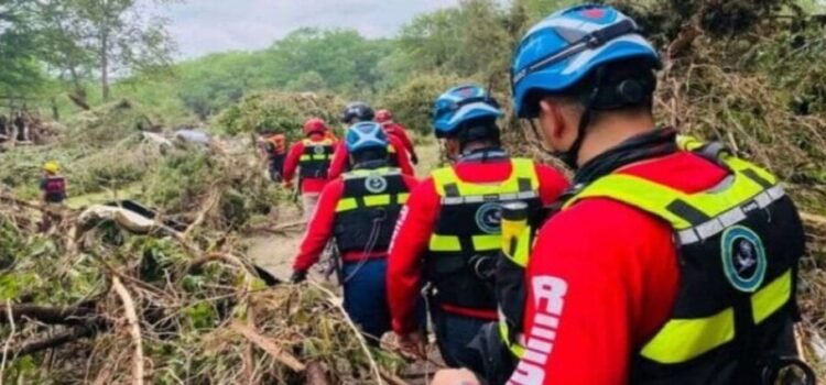 Los rescatistas coahuilenses recuperan cuerpo sin vida en las inundaciones de Texas