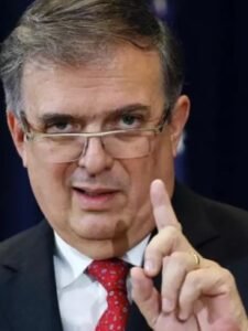 Presentó Ebrard decálogo económico