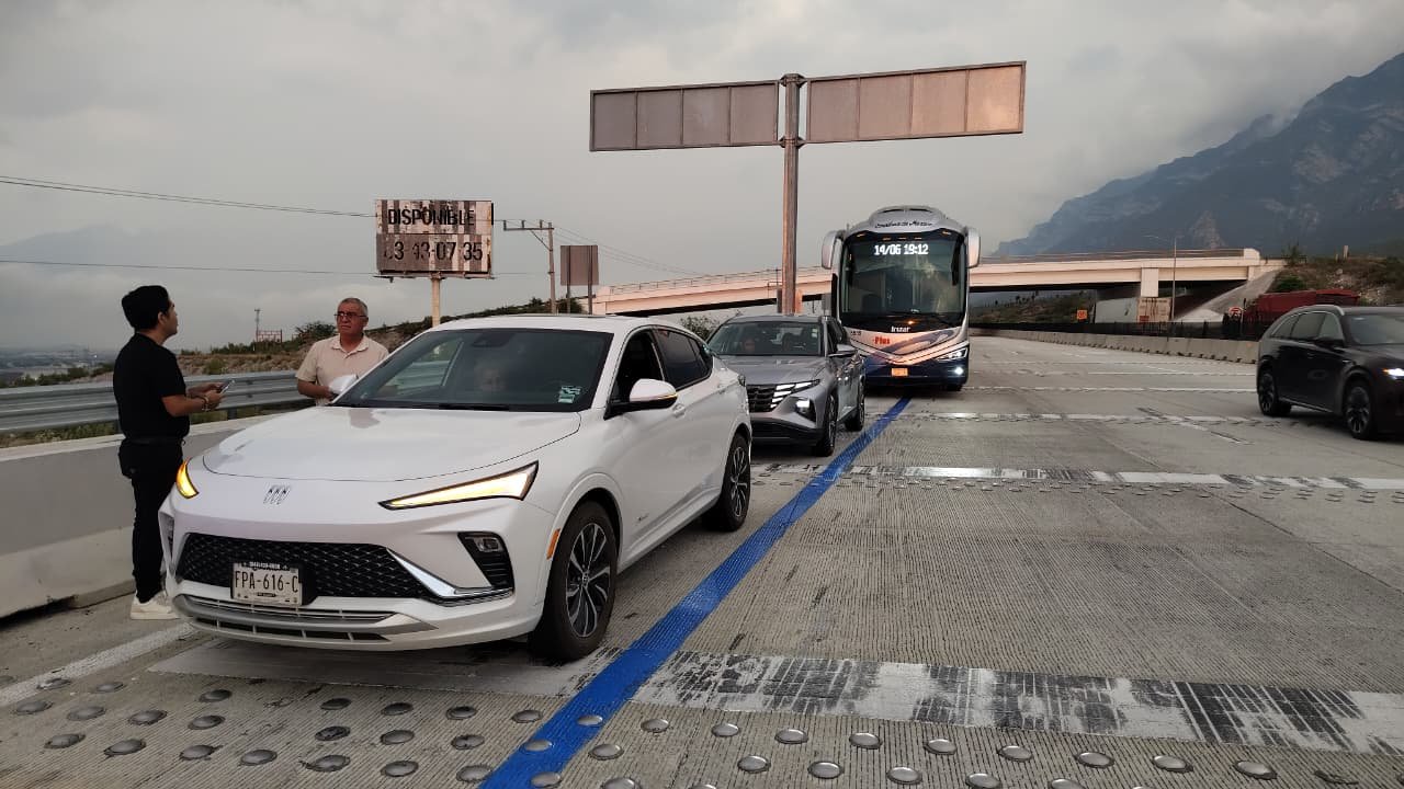 Asaltan a familia de Estados Unidos en la carretera Saltillo-Monterrey