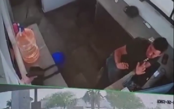 Ciudadano somete a un guardia y dispara dentro de una caseta en Torreón