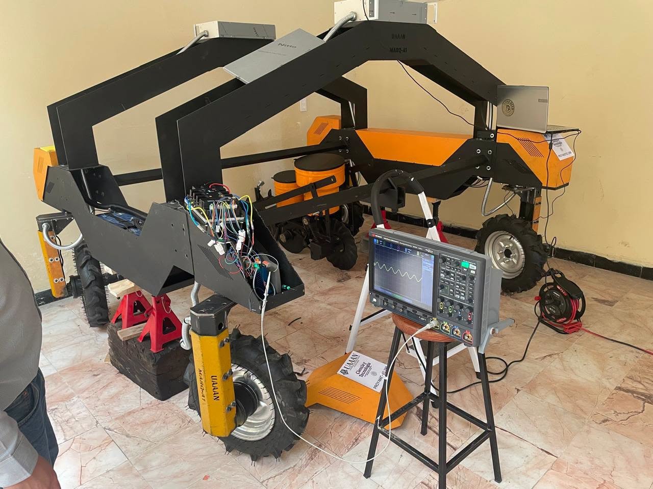 Universidad en Saltillo diseña robot para plantar maíz y frijol